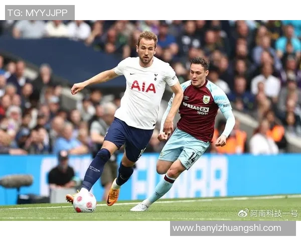 凯恩的传奇之路：从天才少年到足球巨星的辉煌历程与心路历程