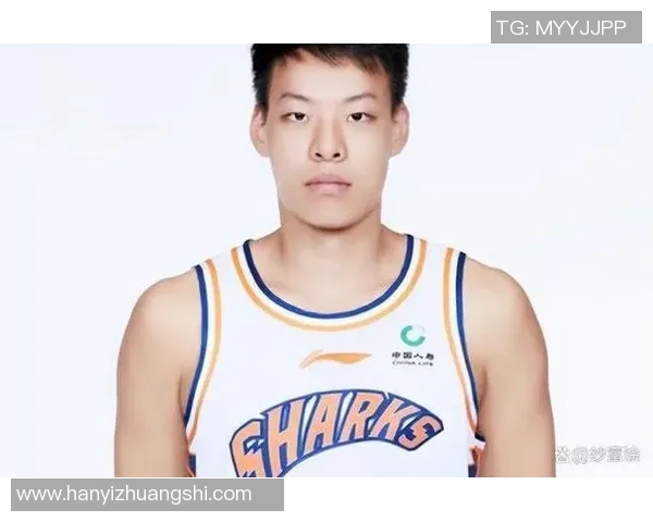 齐麟的篮球之路:从青涩少年到赛场明星的成长故事 齐麟的篮球之路:从青涩少年到赛场明星的成长故事